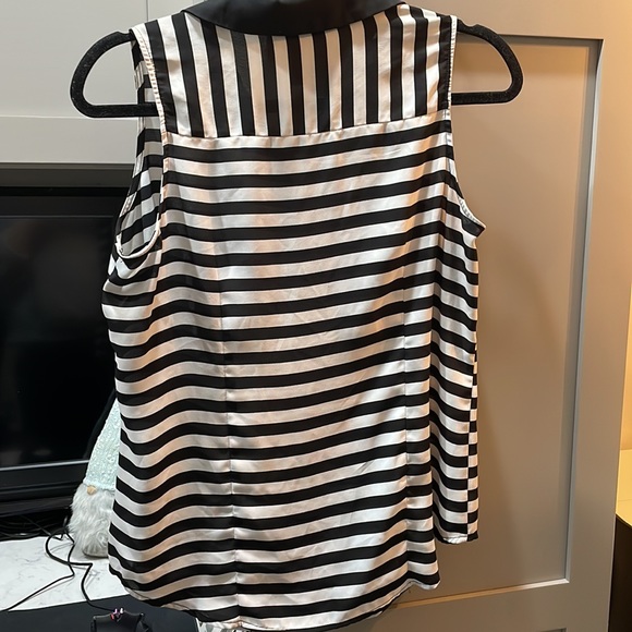 INC women’s sleeveless button down blouse. Size small - Picture 3 of 7